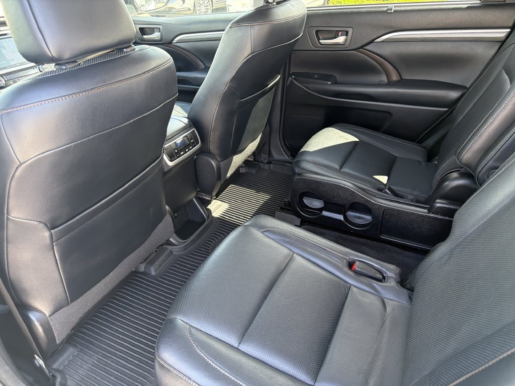 Used 2018 Toyota Highlander Limited AWD/4WD image 18