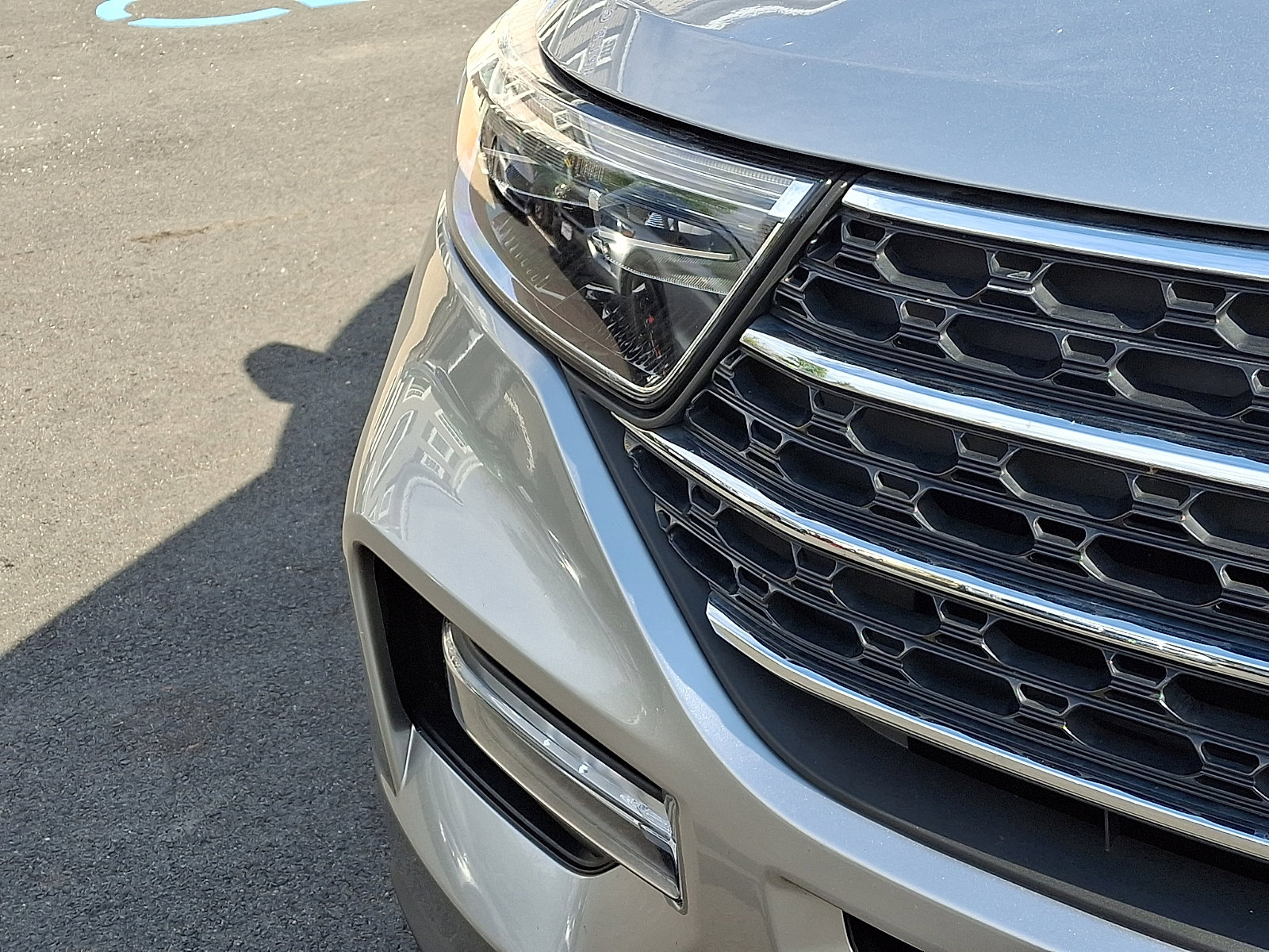 Used 2023 Ford Explorer XLT w/ Equipment Group 202A AWD/4WD image 10