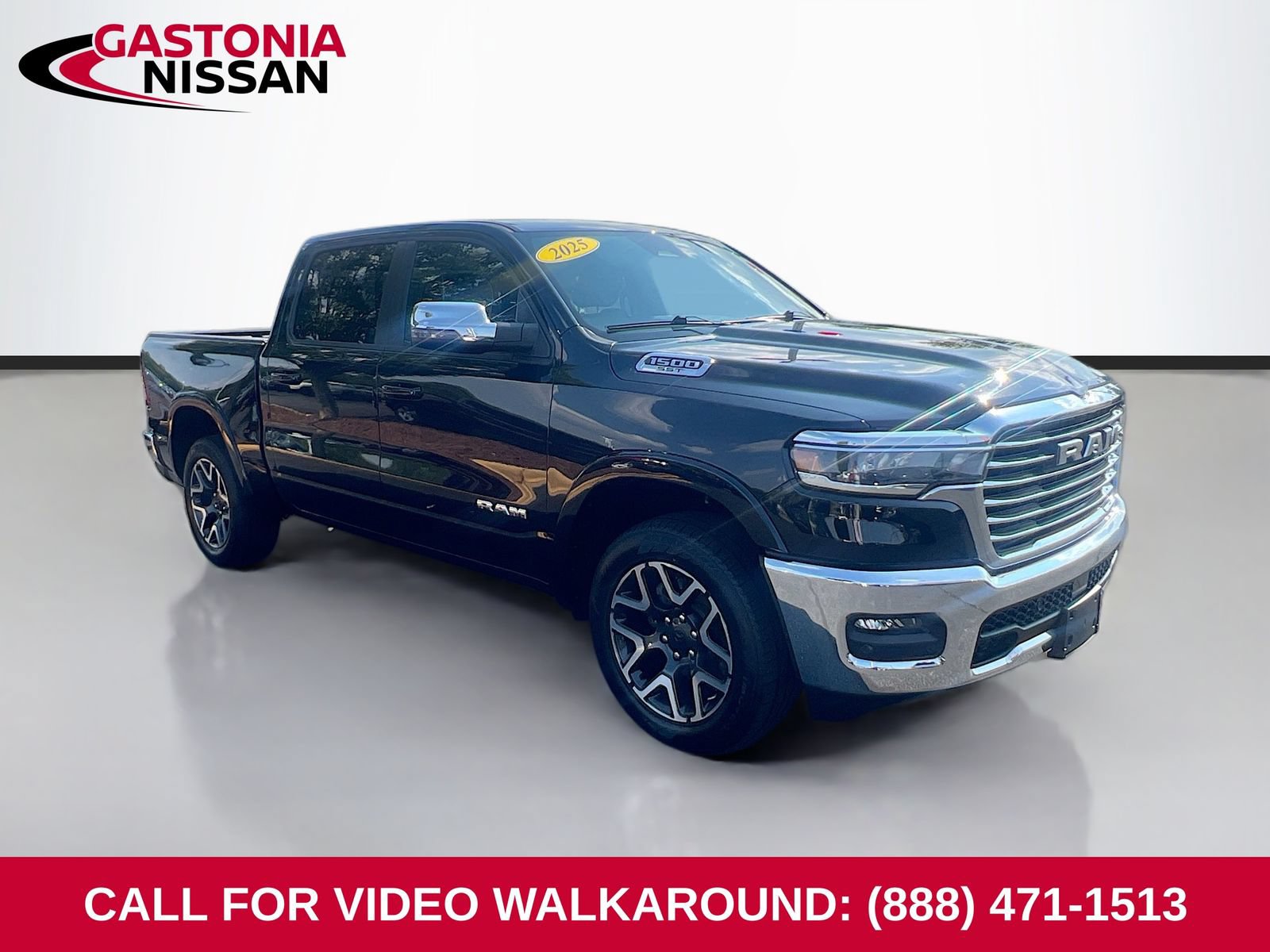 Used 2025 RAM 1500 Laramie AWD/4WD image 1
