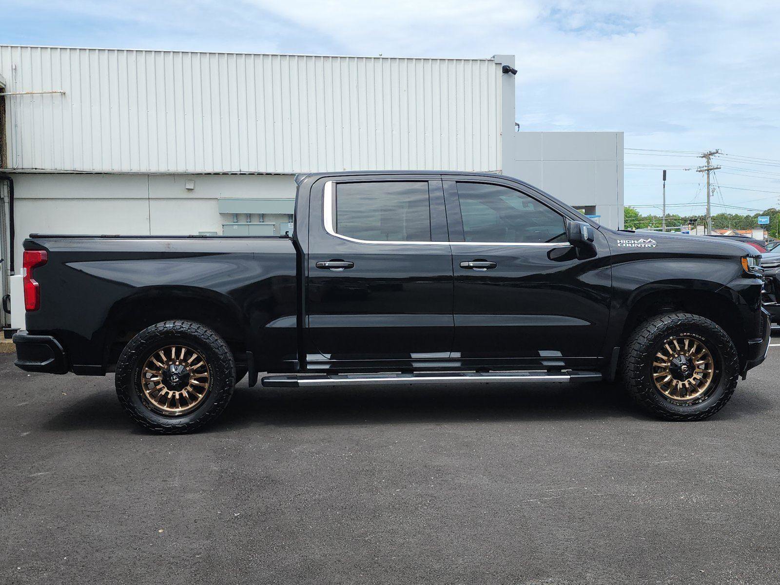 Used 2019 Chevrolet Silverado 1500 High Country w/ Technology Package AWD/4WD image 6