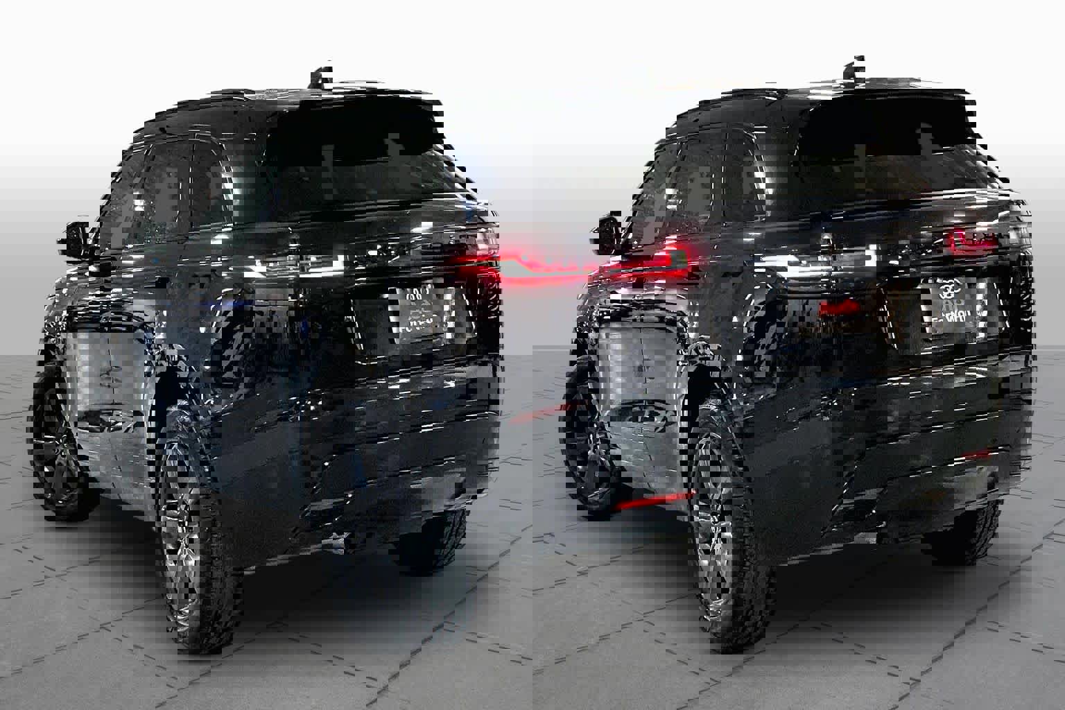 Used 2025 Land Rover Range Rover Velar Dynamic SE image 12