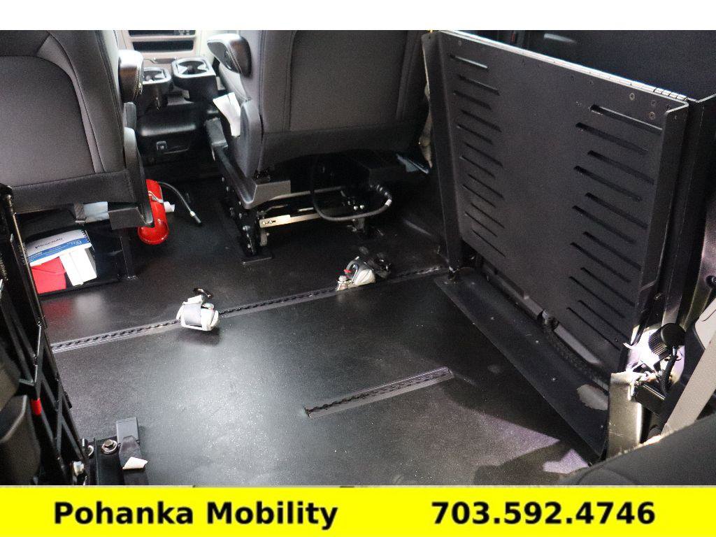 Used 2020 Chrysler Voyager L video 2