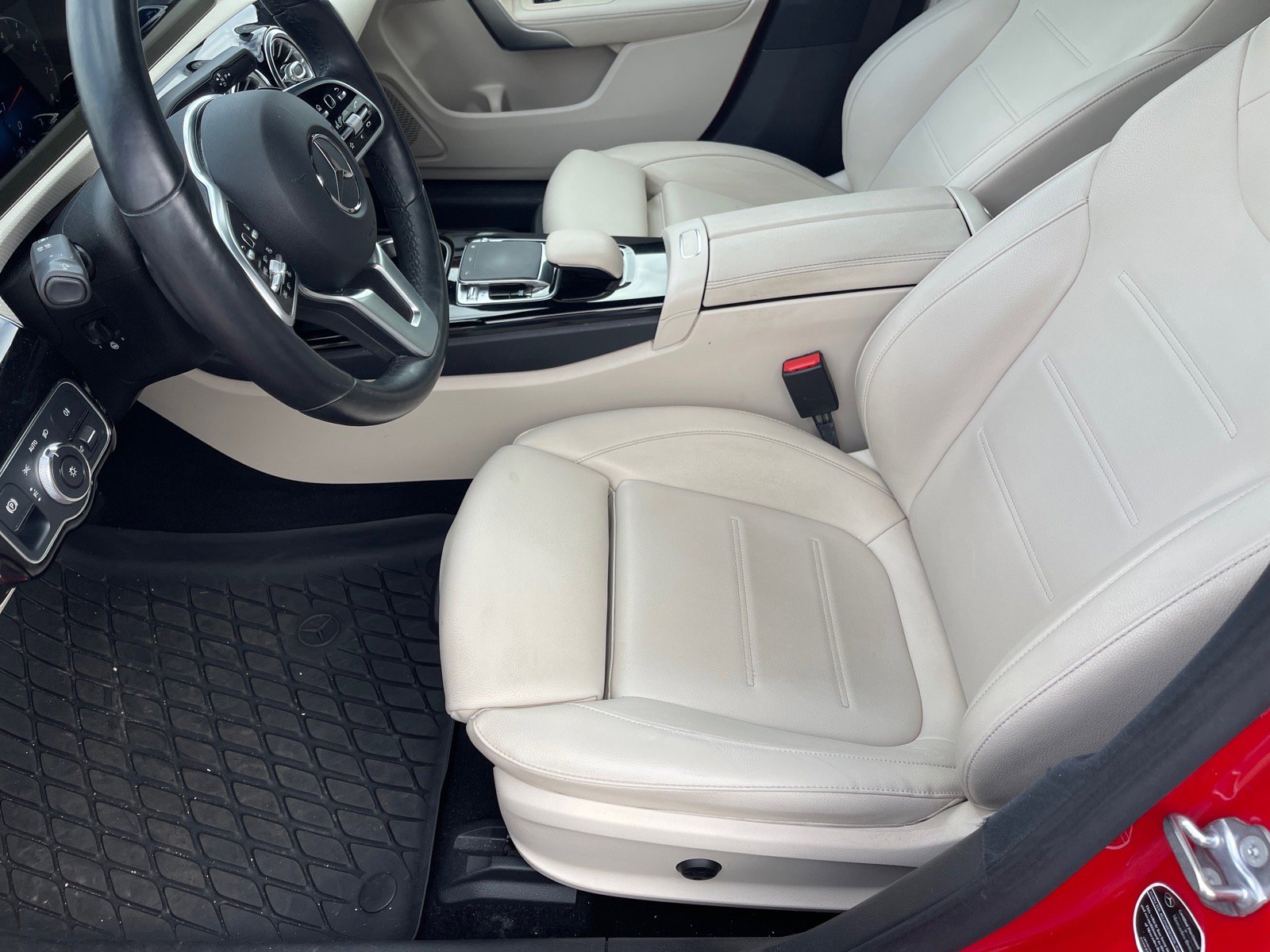 Used 2020 Mercedes-Benz CLA 250 4MATIC w/ Premium Package image 10