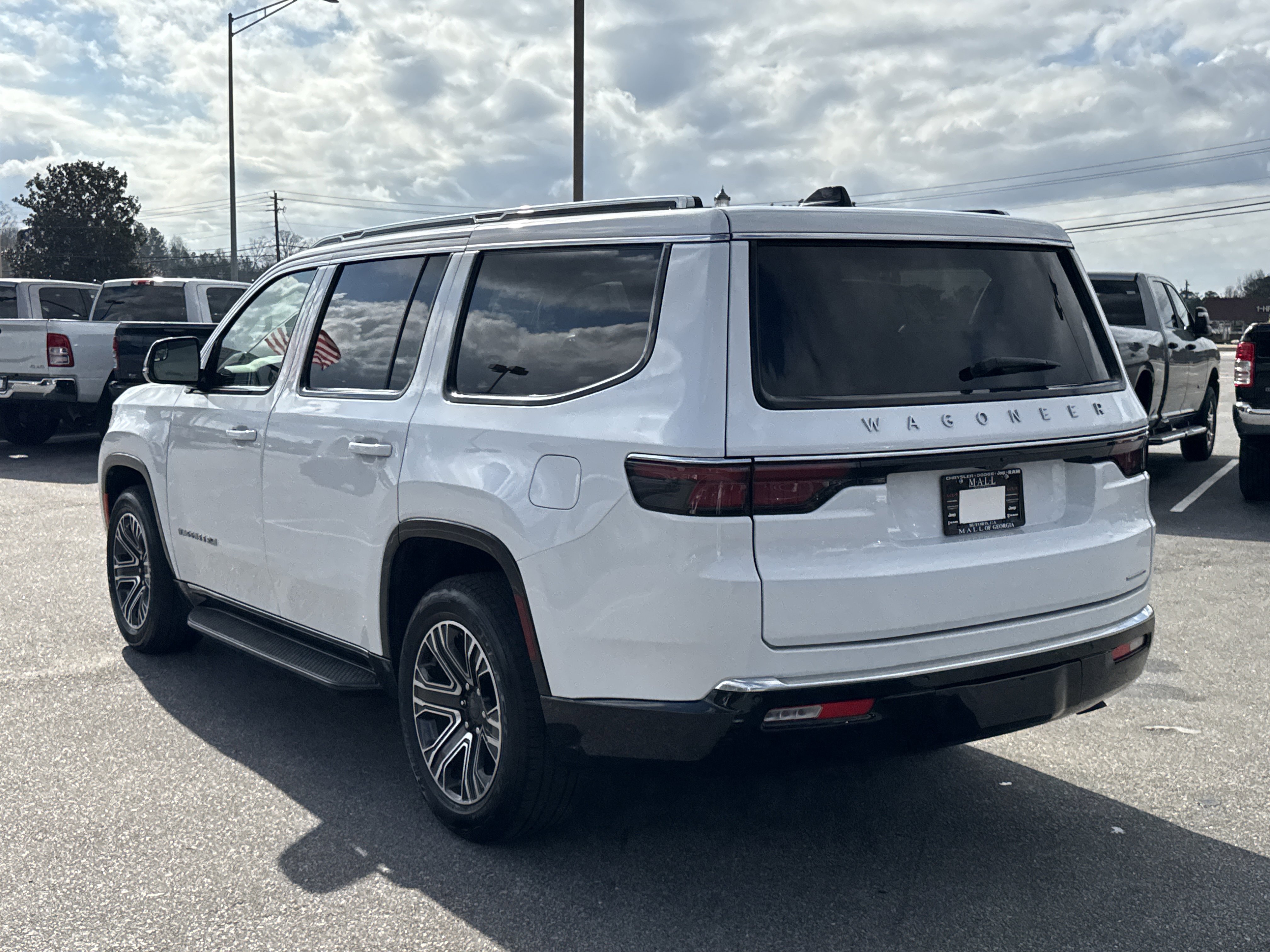 Used 2024 Jeep Wagoneer Series II w/ Flexible Seating Group image 8