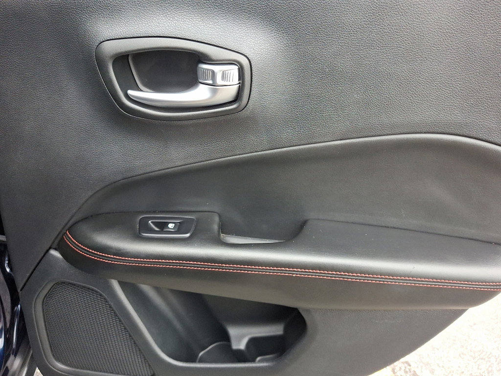 Used 2021 Jeep Compass Trailhawk image 14