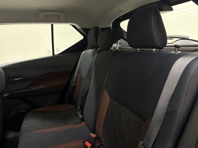 Used 2018 Nissan Kicks SR image 16
