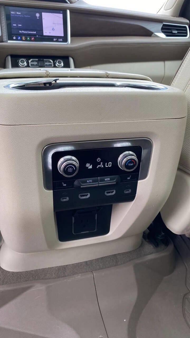 Used 2021 GMC Yukon XL Denali w/ Denali Premium Package image 30