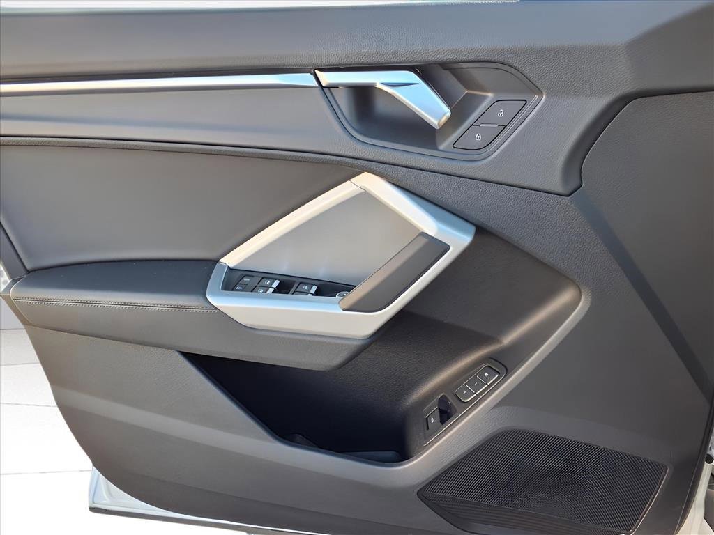 Used 2024 Audi Q3 2.0T Premium image 16