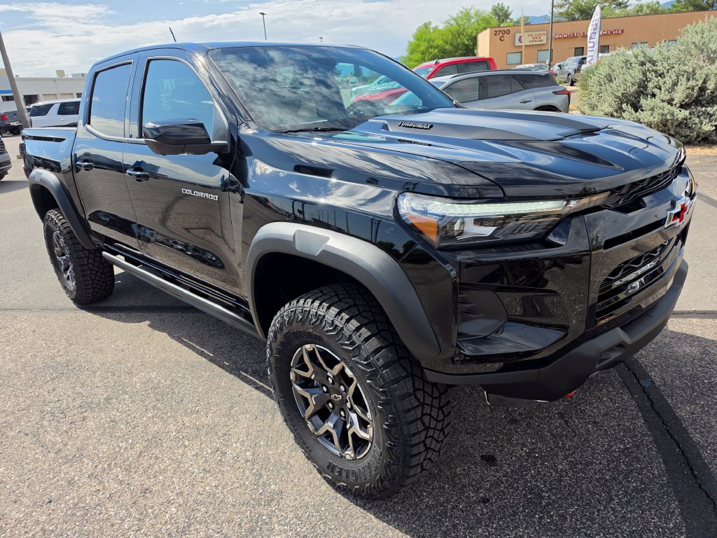 New 2026 Chevrolet Colorado ZR2 w/ Technology Package AWD/4WD image 7