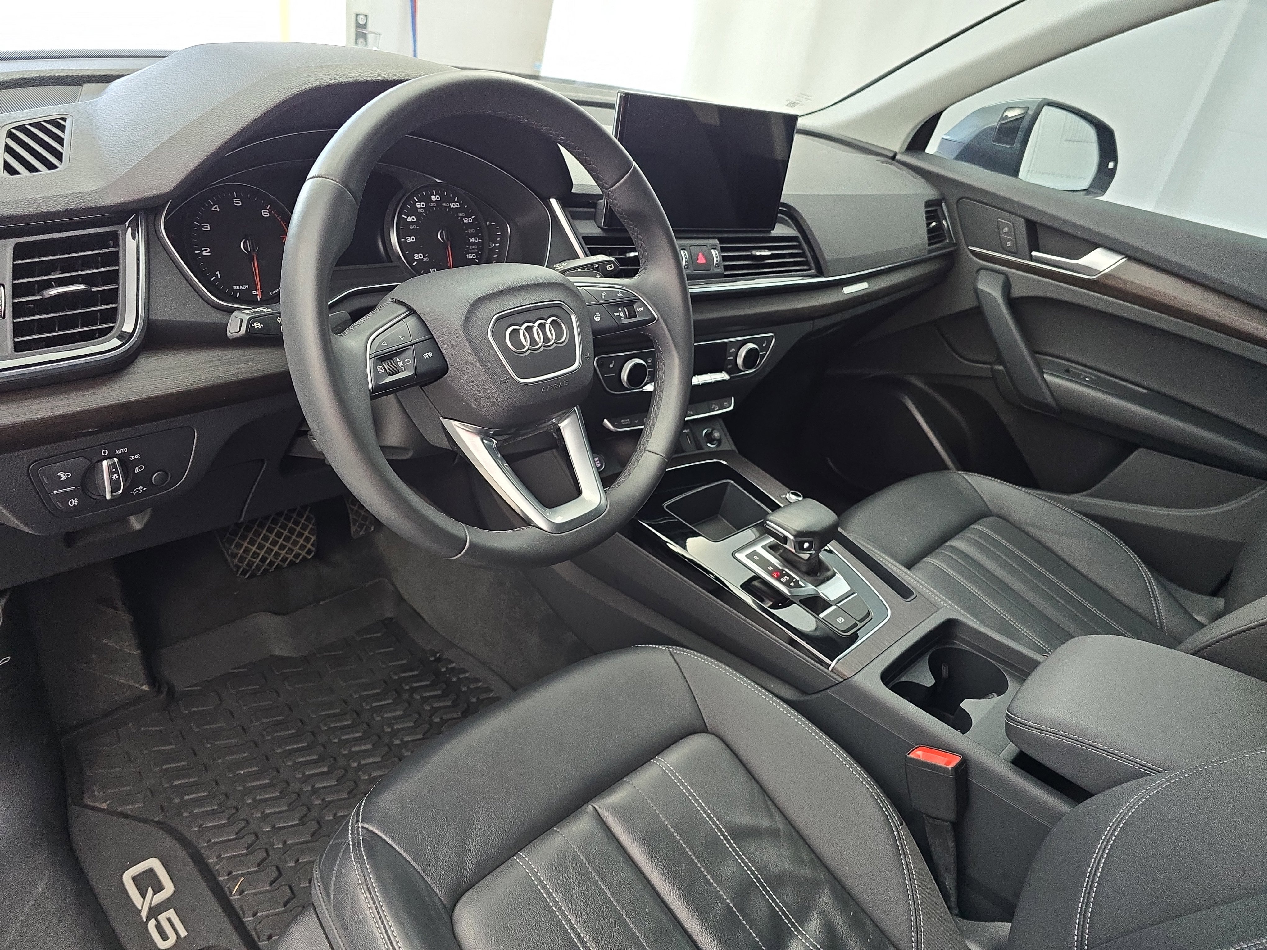 Used 2023 Audi Q5 2.0T Premium w/ Convenience Package image 16