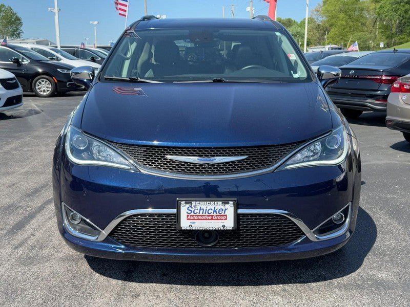 Used 2019 Chrysler Pacifica Limited w/ Tire & Wheel Group image 9