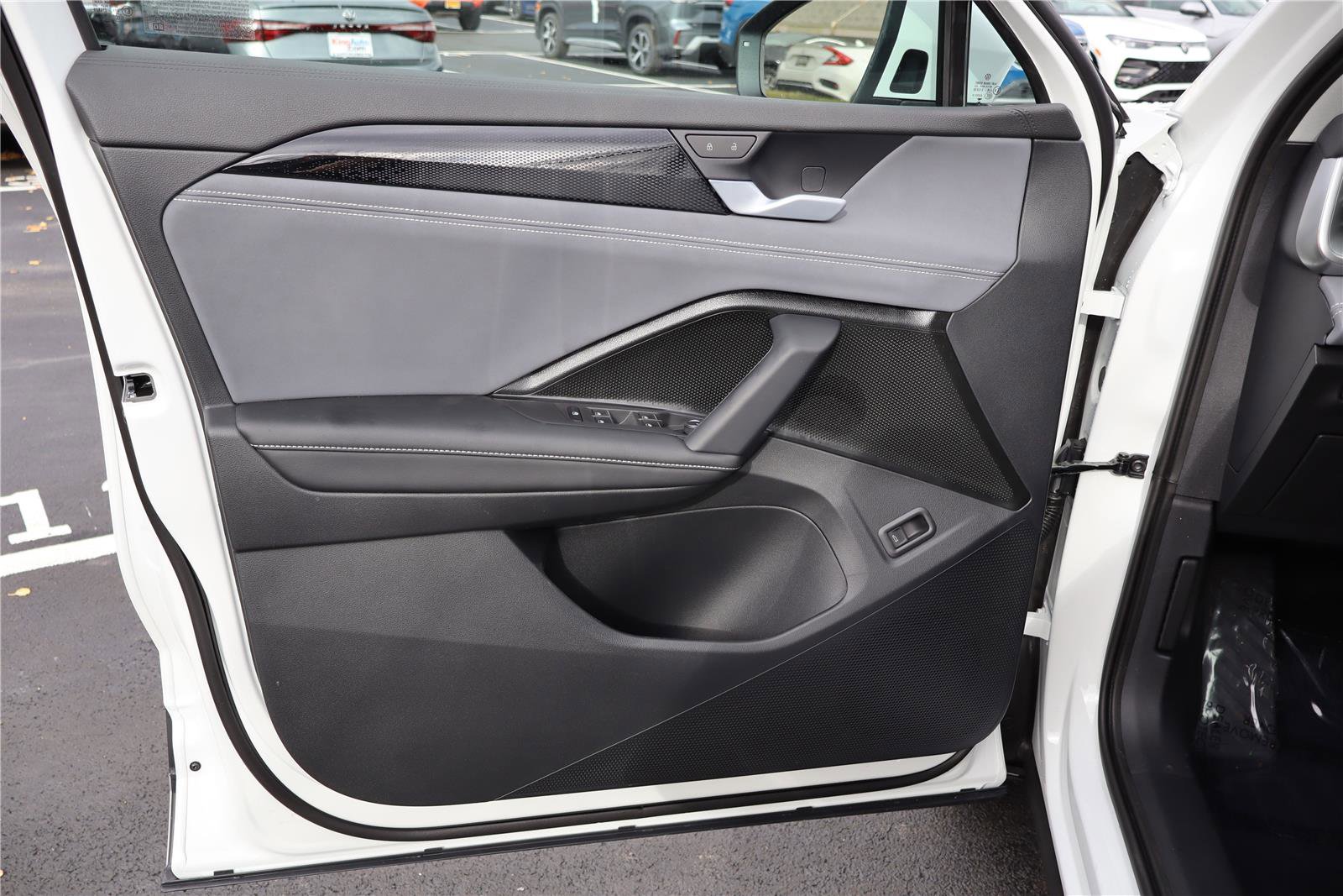 New 2026 Volkswagen Tiguan SE image 12