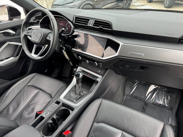Used 2025 Audi Q3 2.0T Premium image 18