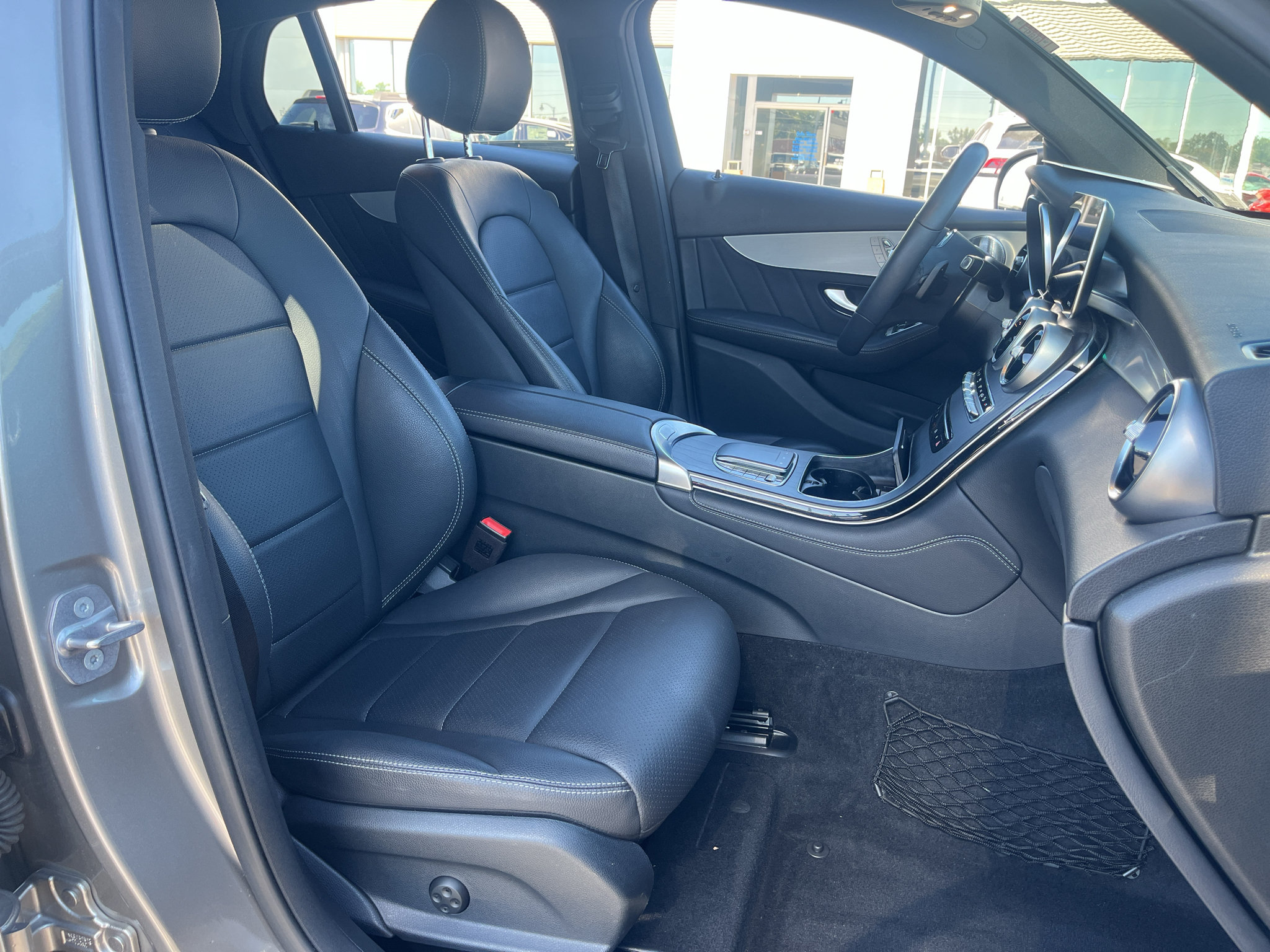 Used 2020 Mercedes-Benz GLC 300 4MATIC Coupe image 30