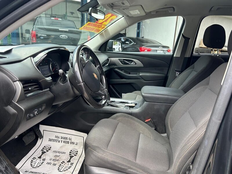 Used 2020 Chevrolet Traverse LT FWD image 40
