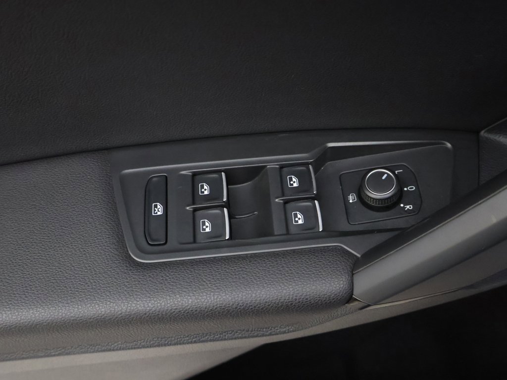 Used 2019 Volkswagen Tiguan SEL Premium R-Line image 33