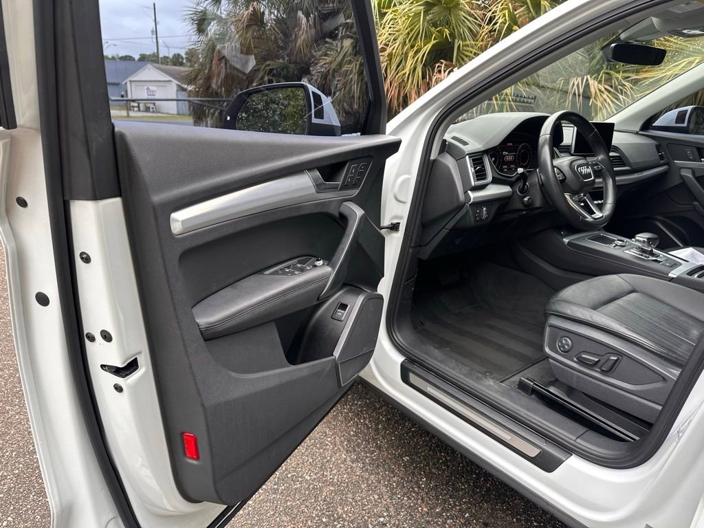 Used 2019 Audi Q5 2.0T Premium Plus w/ Premium Plus Package image 2