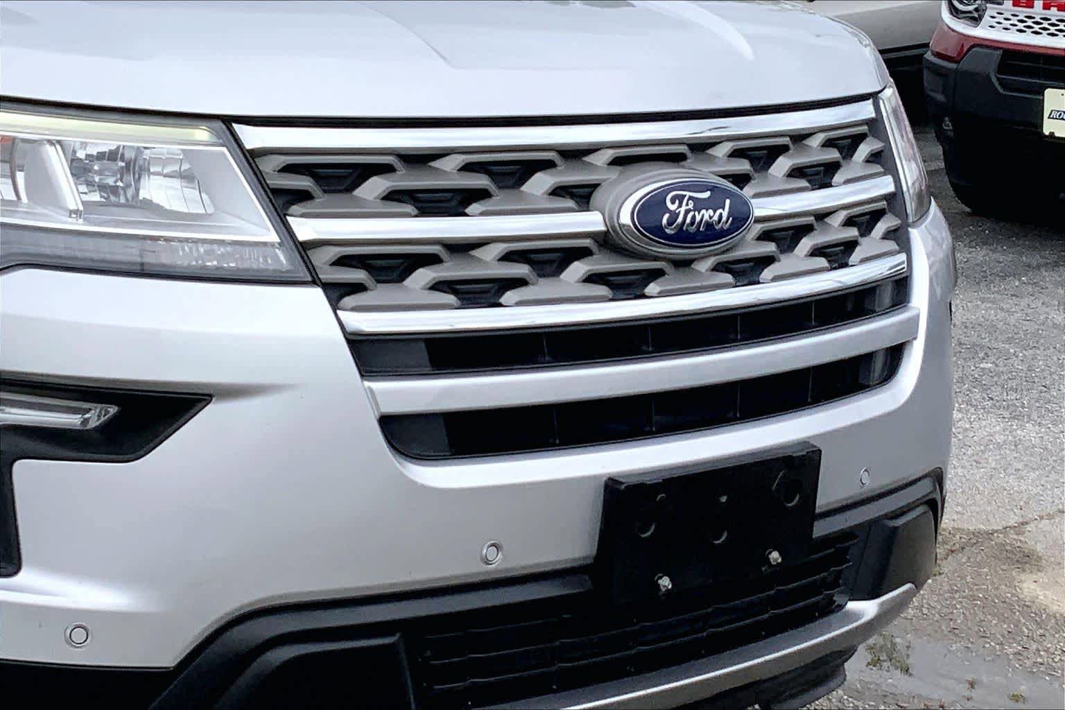 Used 2018 Ford Explorer XLT w/ Equipment Group 202A FWD image 26