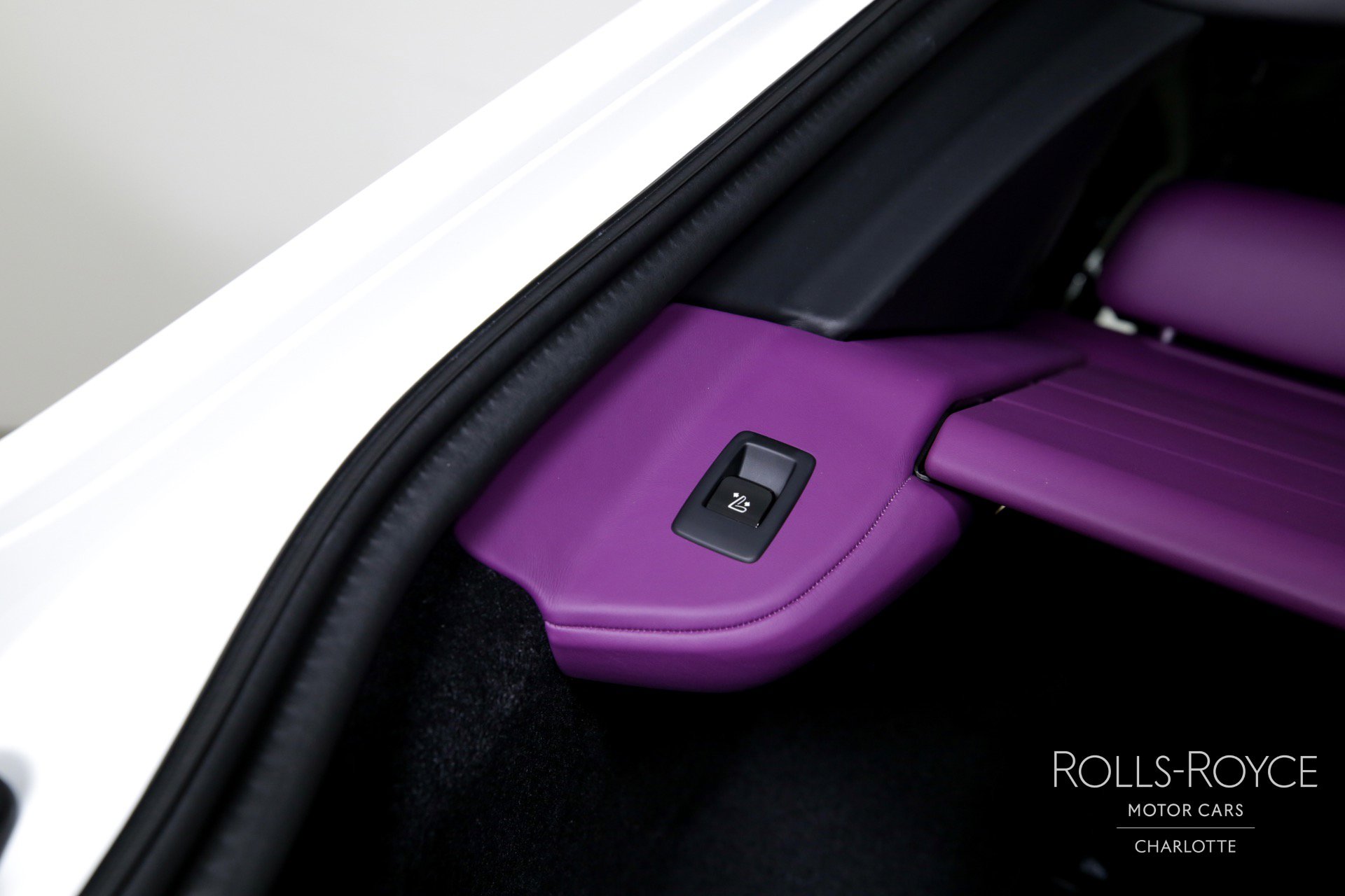 Used 2024 Rolls-Royce Cullinan image 21