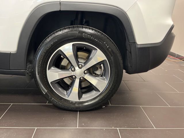 Used 2019 Jeep Cherokee Limited image 17