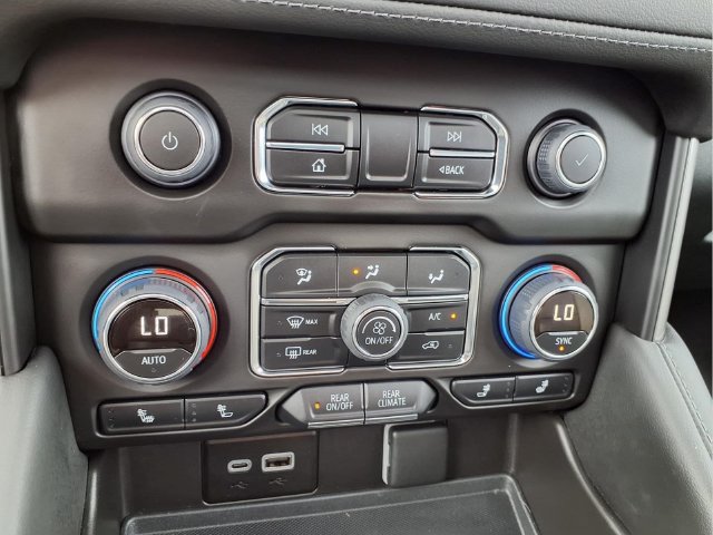Used 2023 Chevrolet Tahoe Z71 w/ Luxury Package AWD/4WD image 6