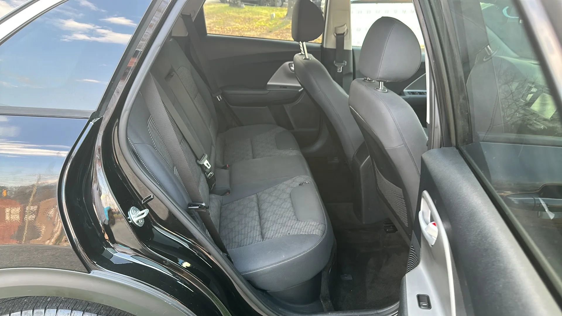 Used 2019 Kia Niro LX image 19