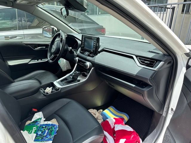 Used 2020 Toyota RAV4 XLE Premium FWD image 15