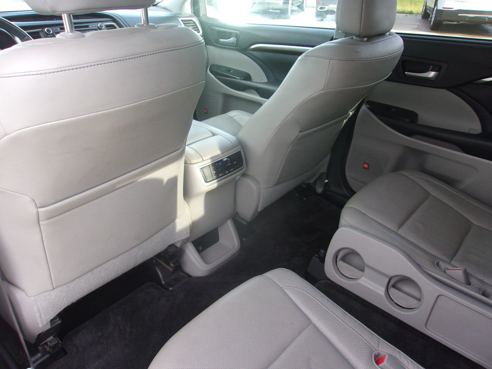 Used 2014 Toyota Highlander Limited AWD/4WD image 18