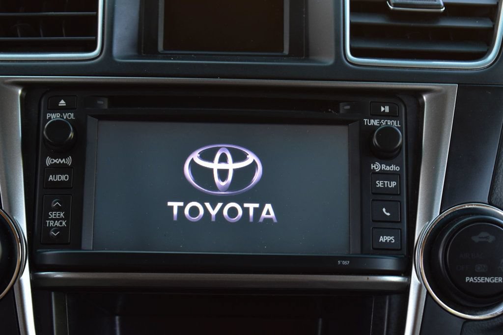 Used 2013 Toyota Highlander Limited AWD/4WD image 34