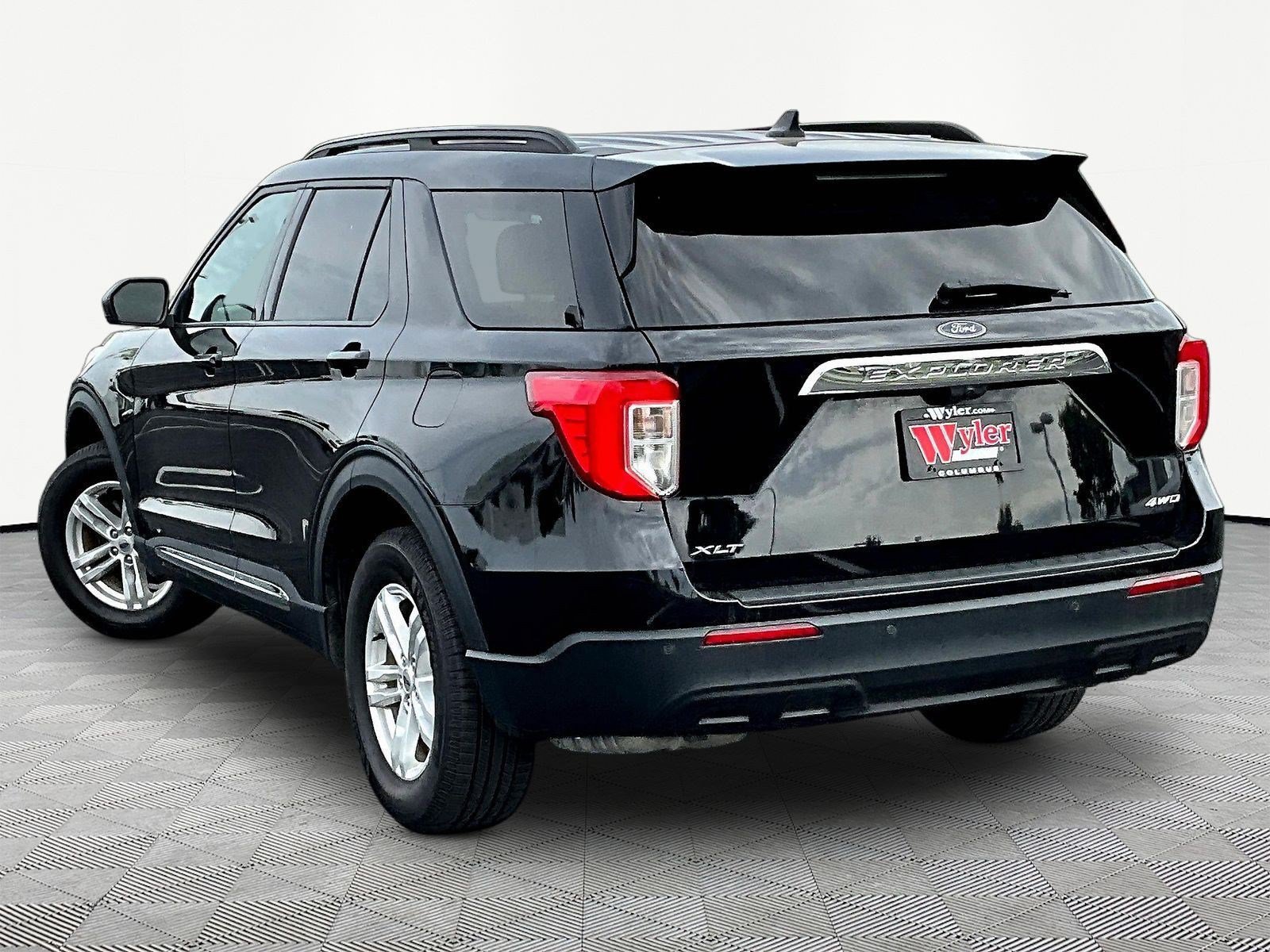 Used 2022 Ford Explorer XLT AWD/4WD image 4
