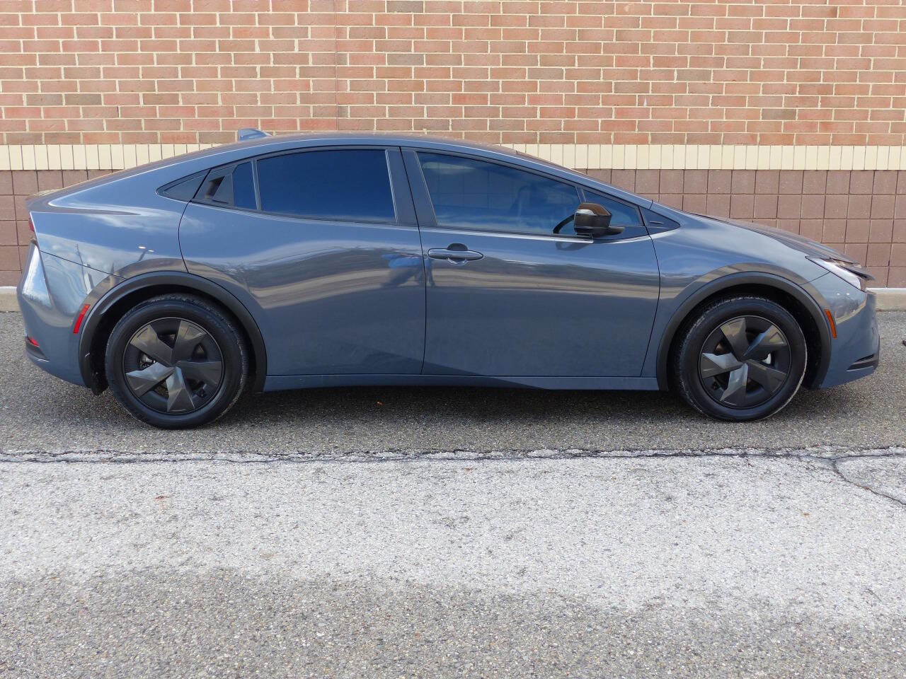 Used 2024 Toyota Prius LE image 10