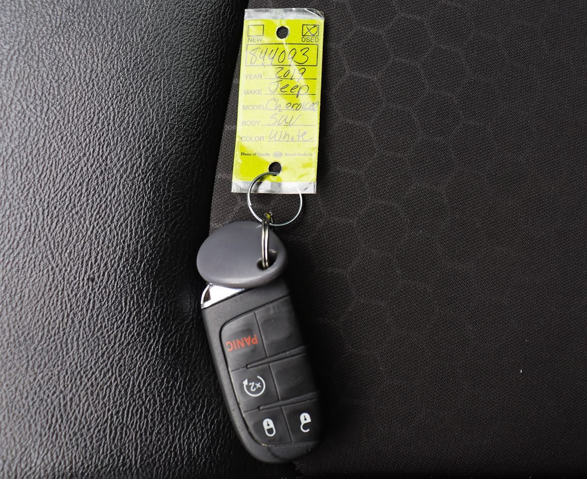 Used 2019 Jeep Compass Latitude FWD image 59