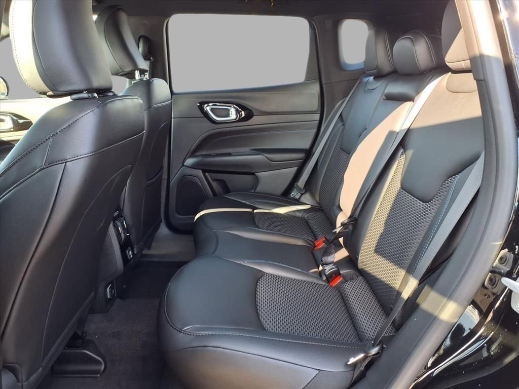 New 2026 Jeep Compass Latitude image 21