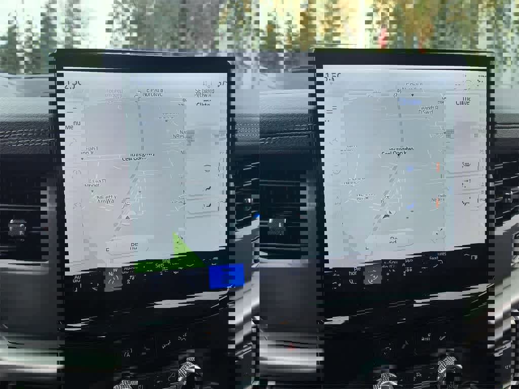 Used 2024 Ford Expedition XLT image 18