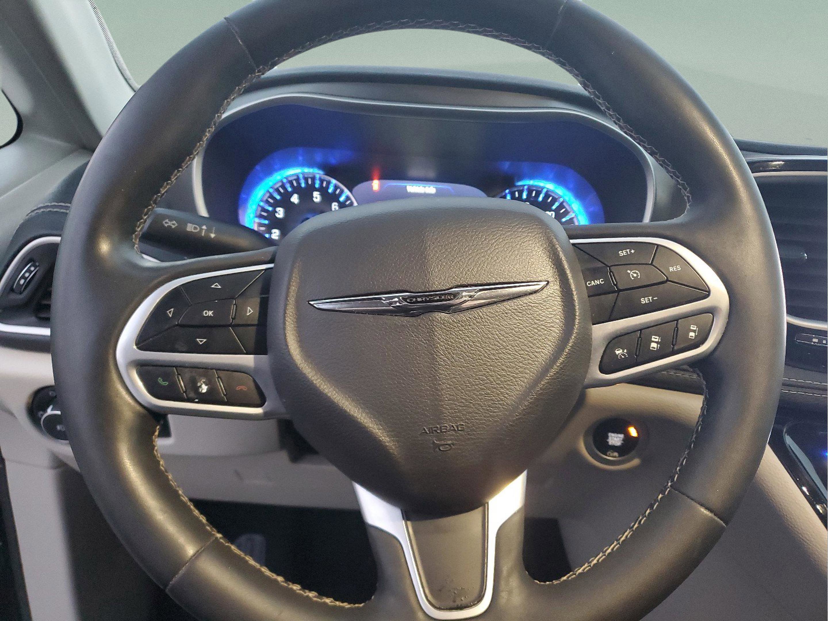 Used 2022 Chrysler Pacifica Touring-L FWD image 19