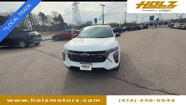 Certified 2024 Chevrolet Trax RS w/ Driver Confidence Package image 3