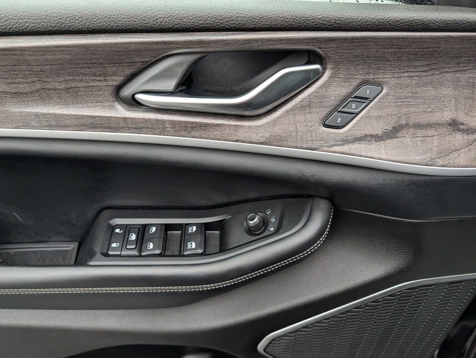 Used 2022 Jeep Grand Cherokee Limited 4xe w/ Luxury Tech Group II image 33