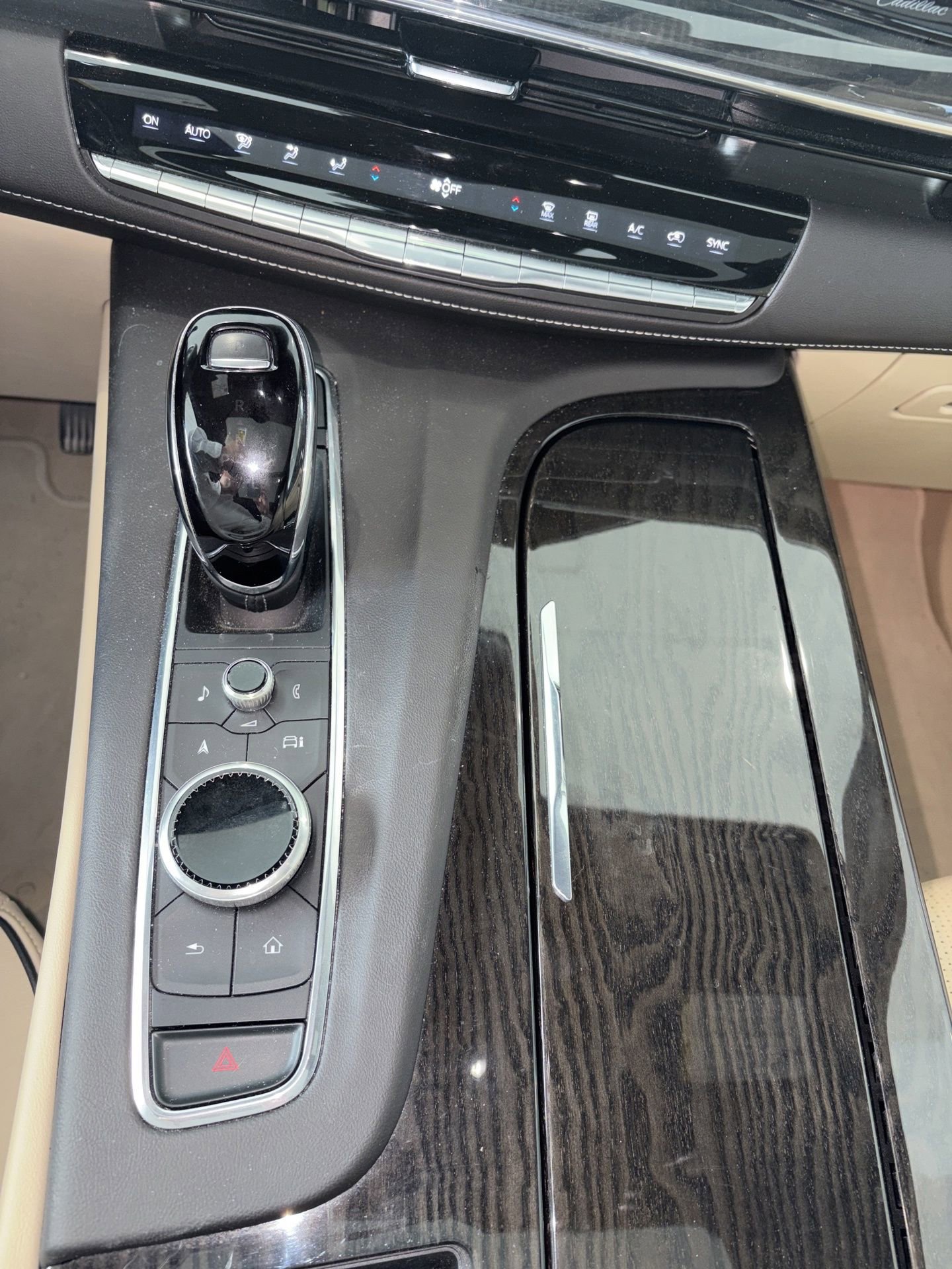 Used 2024 Cadillac Escalade ESV Premium Luxury image 12