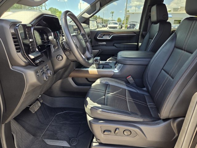Used 2024 Chevrolet Silverado 1500 High Country w/ High Country Premium Package AWD/4WD image 16