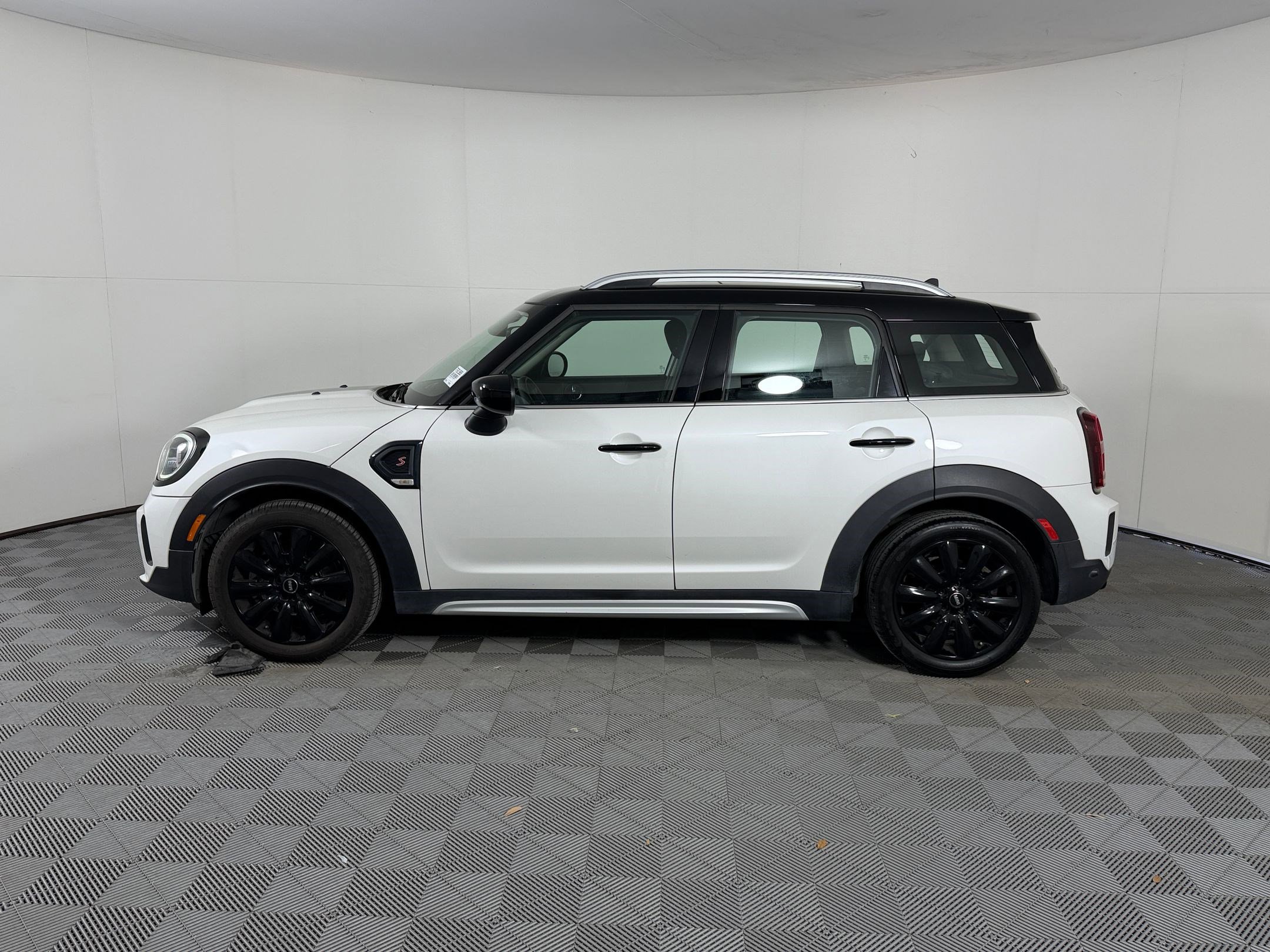 Used 2023 MINI Cooper Countryman S FWD image 2