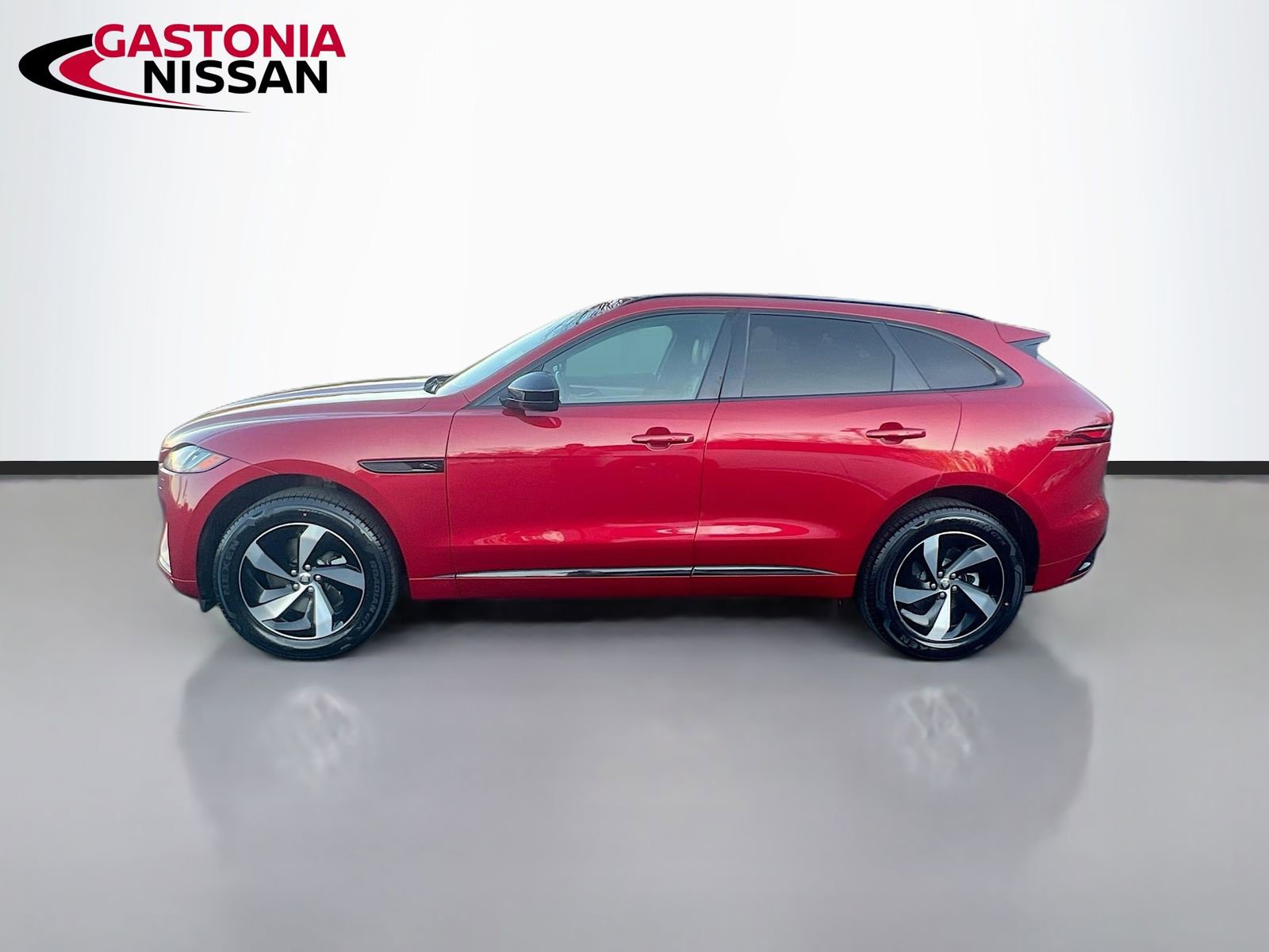 Used 2024 Jaguar F-PACE R-Dynamic S image 5