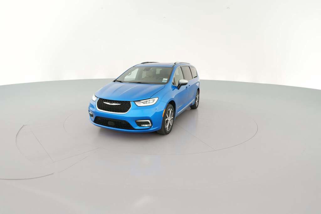 New 2026 Chrysler Pacifica Pinnacle w/ Trailer Tow Group image 3