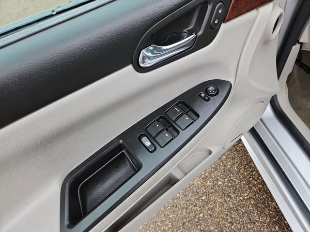 Used 2011 Chevrolet Impala LT w/ Luxury Edition Package image 20