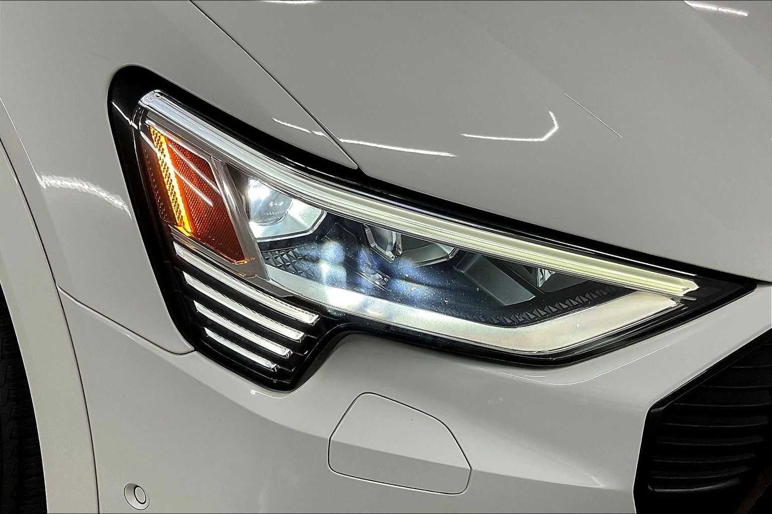 Certified 2021 Audi e-tron Prestige w/ Prestige Package image 30