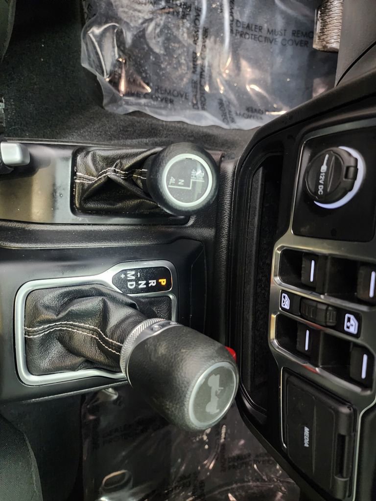 Used 2022 Jeep Wrangler Unlimited Sahara w/ Dual Top Group image 19