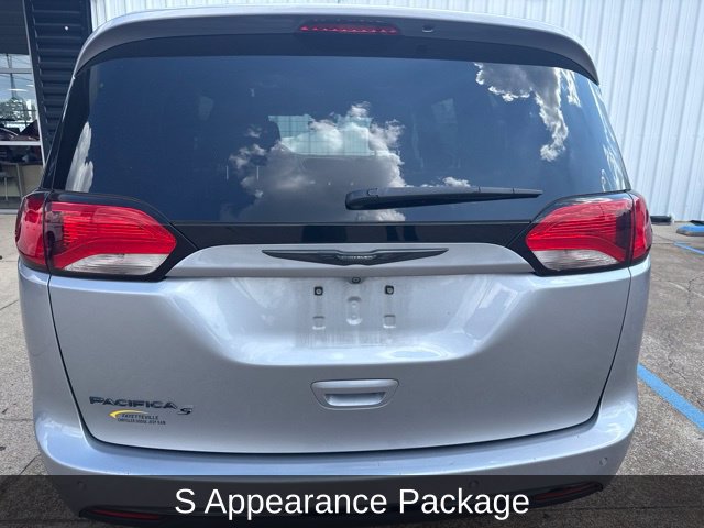 Used 2020 Chrysler Pacifica Touring-L Plus FWD image 10