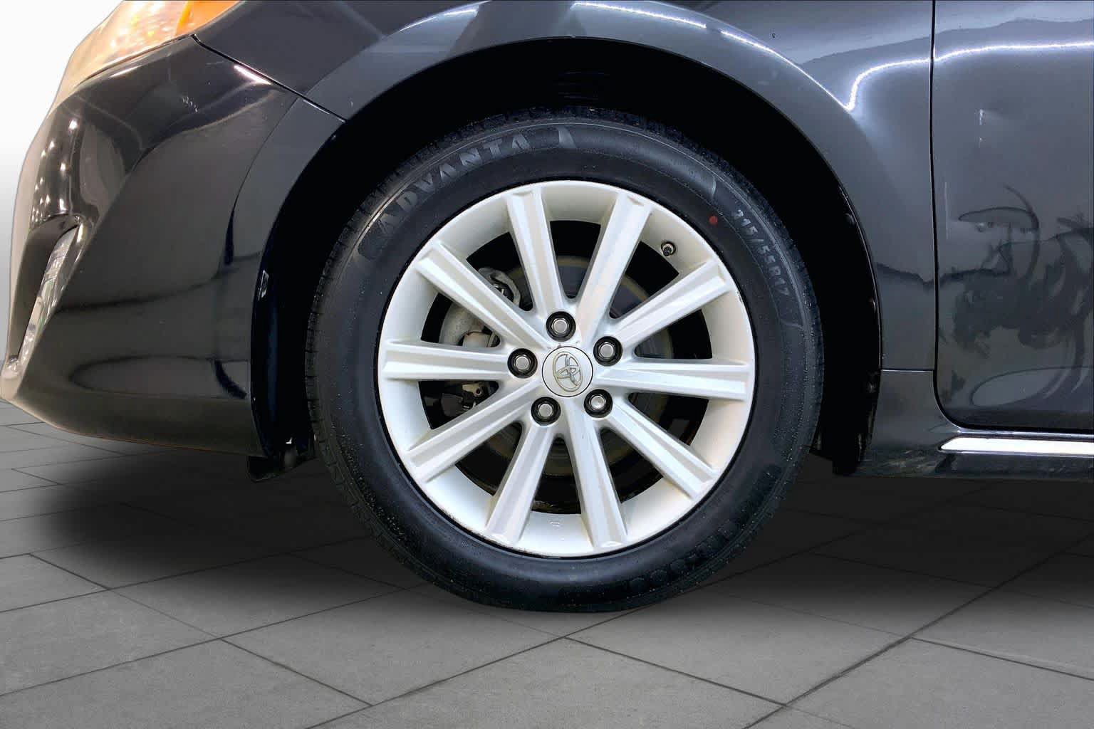 Used 2012 Toyota Camry XLE w/ Leather Pkg FWD image 10