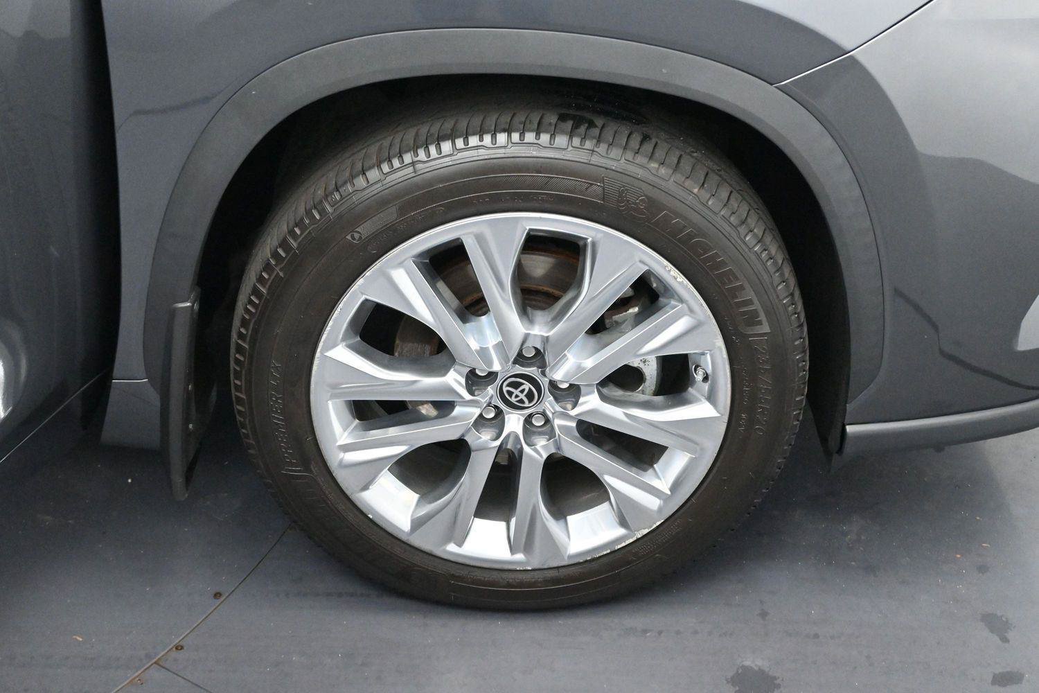 Used 2021 Toyota Highlander Limited AWD/4WD image 35