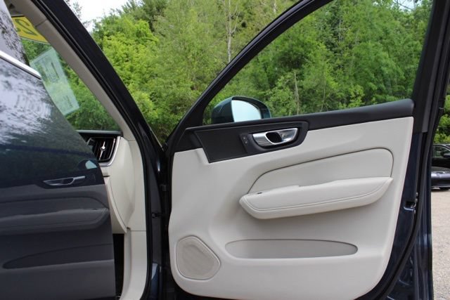 Certified 2023 Volvo XC60 B5 Plus w/ Climate Package AWD/4WD image 16