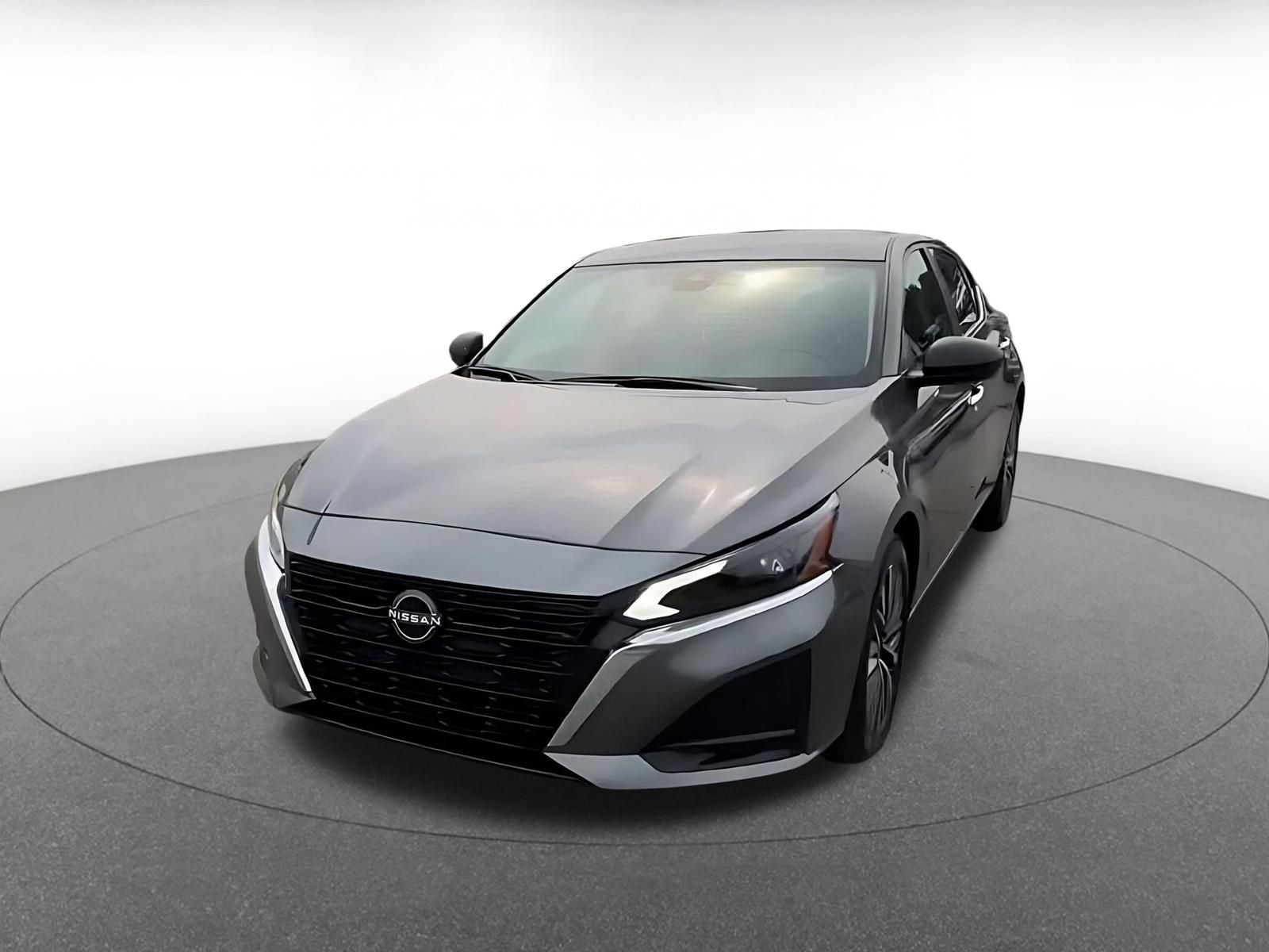 Used 2025 Nissan Altima 2.5 SV FWD image 6